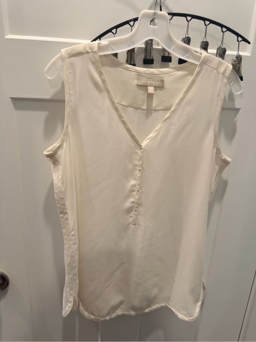 Banana Republic Women’s Medium Ivory Sleeveless V Neck Henley Blouse Top